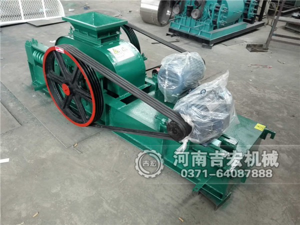 小型對(duì)輥破碎機(jī)發(fā)往安徽